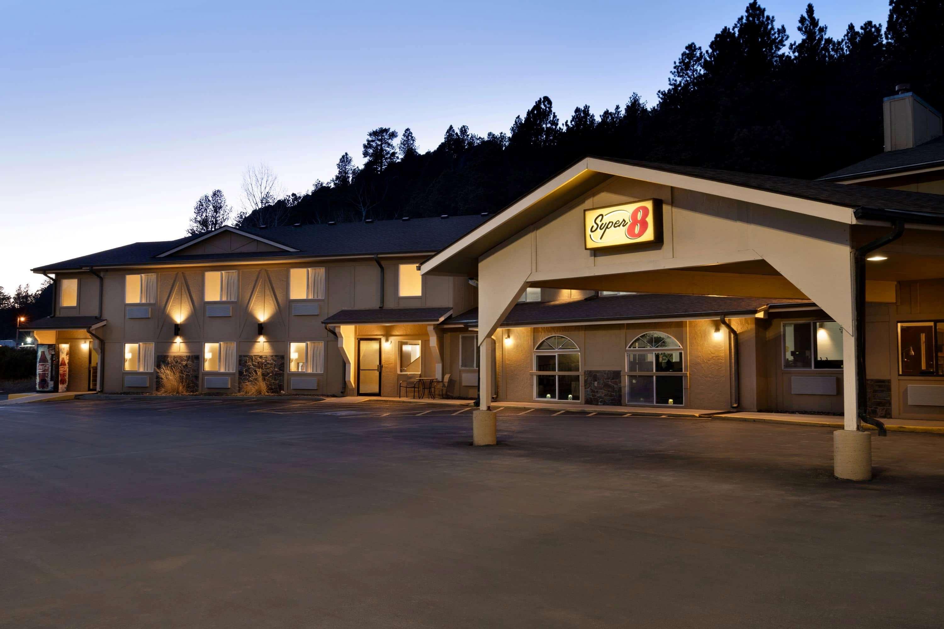 Super 8 By Wyndham Custer/Crazy Horse Area Hotel Exterior foto