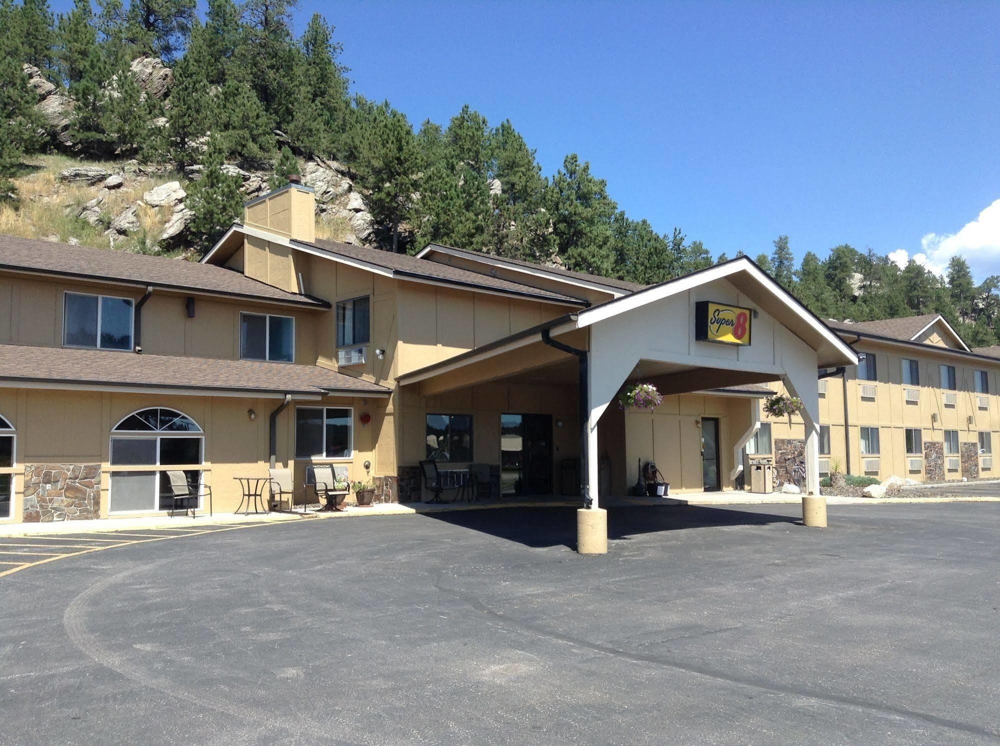 Super 8 By Wyndham Custer/Crazy Horse Area Hotel Exterior foto